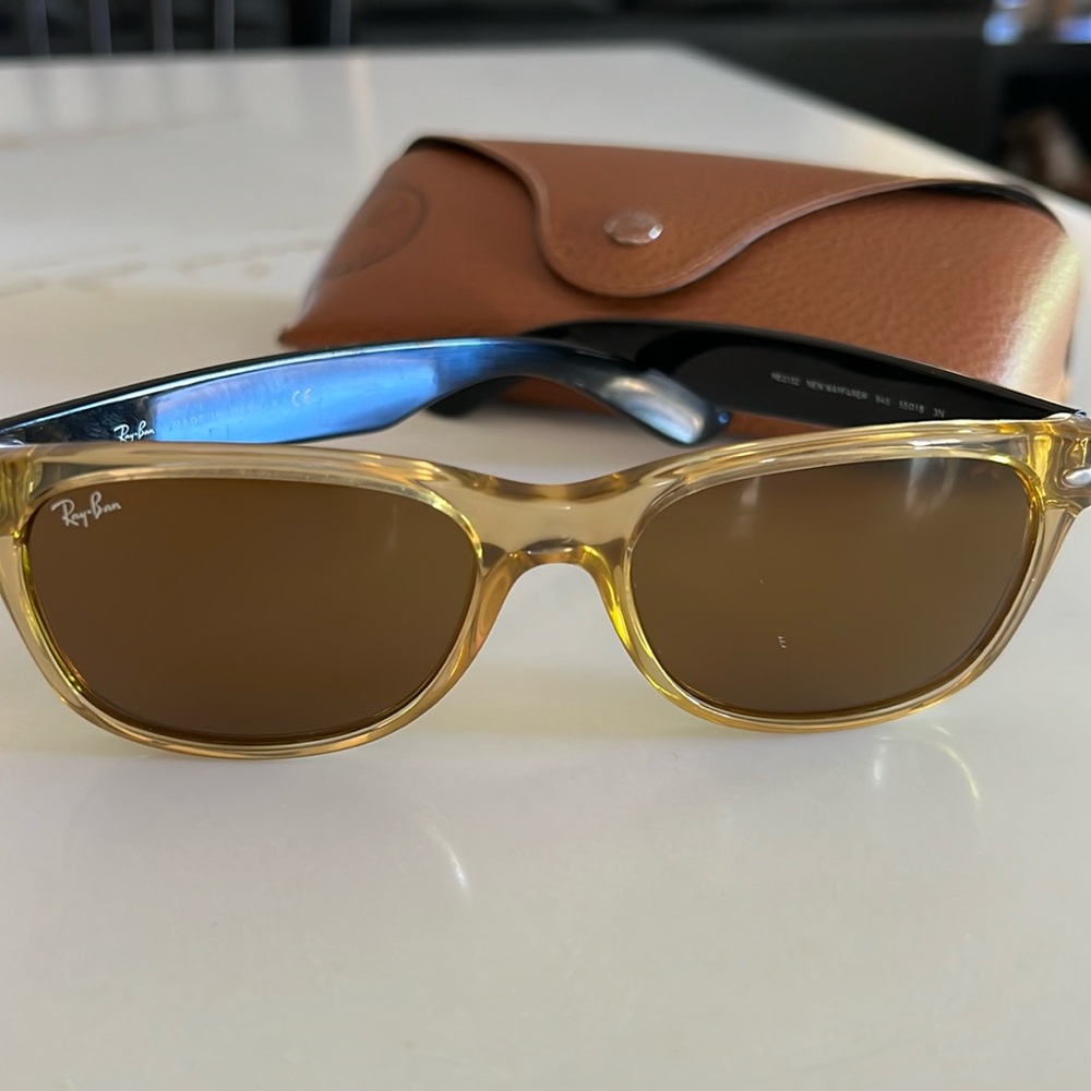 Ray-Ban women’s Wayfarer Sunglasses